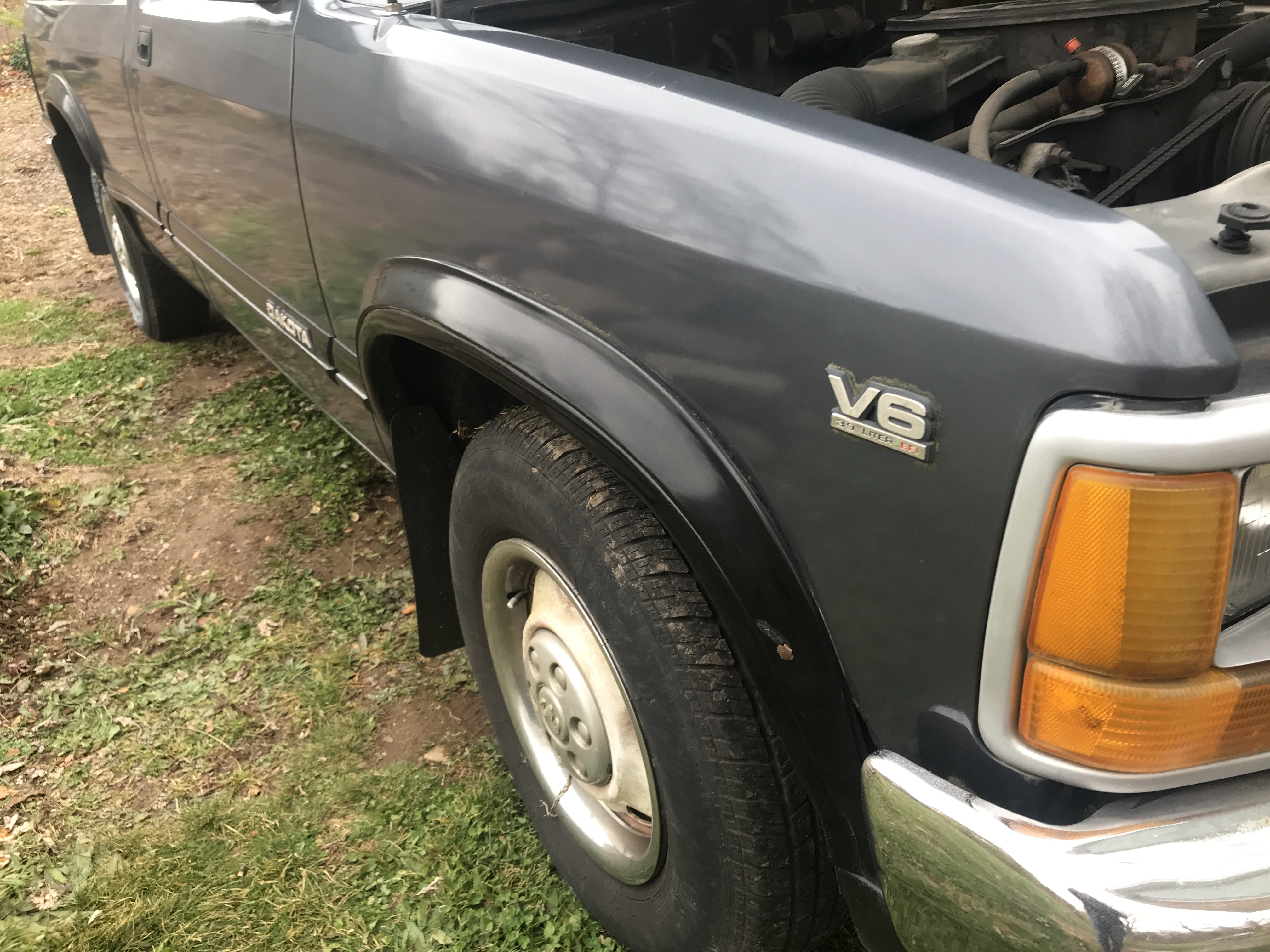 1991 Dodge Dakota Pickup ONE OWNER 117K 8 foot bed and roomy bench seating NICE — photo 51